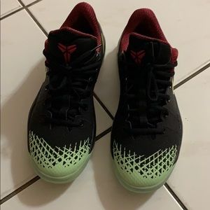 Kobe 4 venomenon Glow in the dark